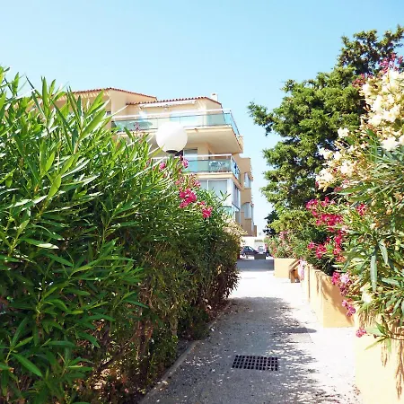 Les Flots Bleus By Interhome *